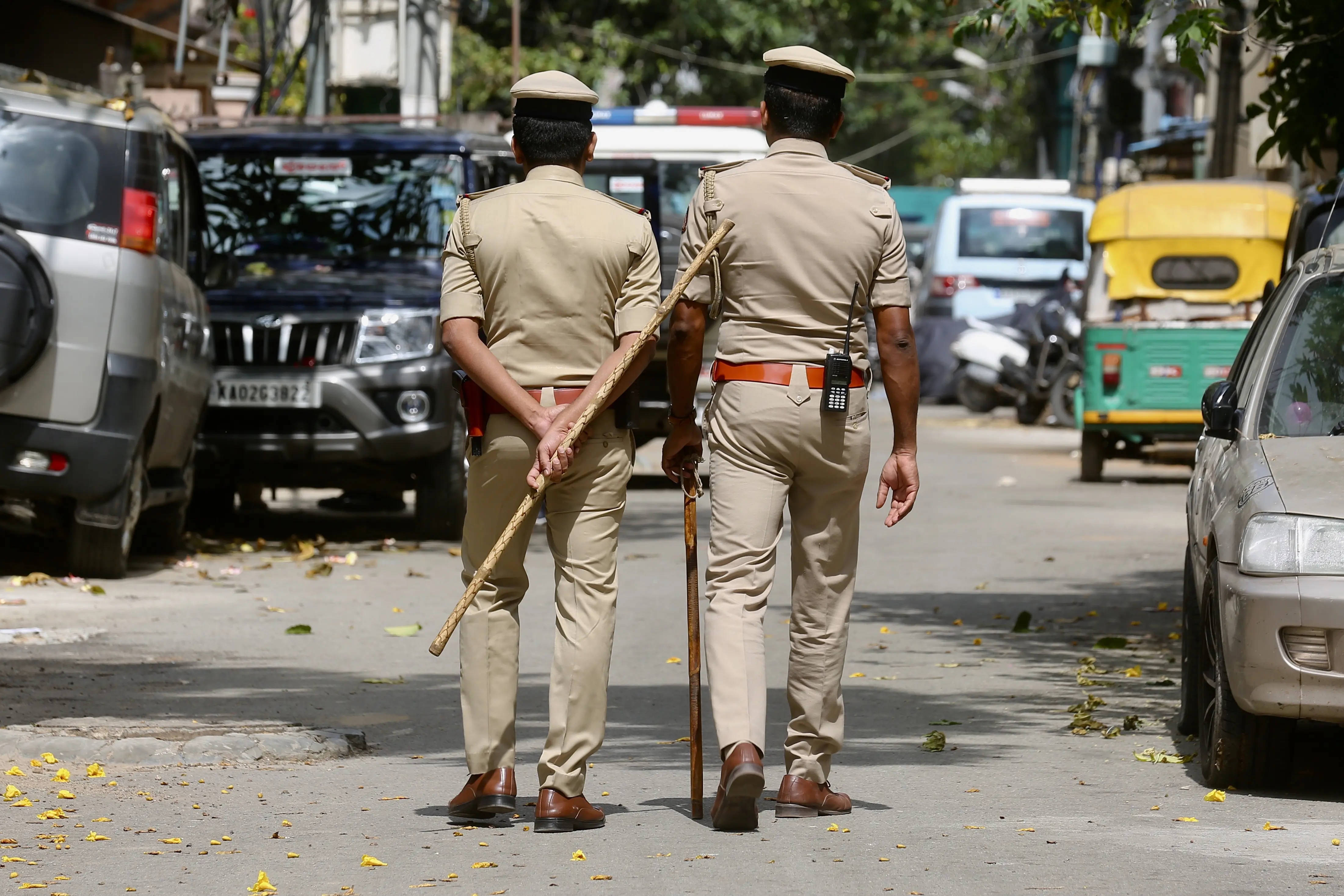 Indian Police, khaki uniforms, sunlit urban street, 4K Desktop Wallpaper