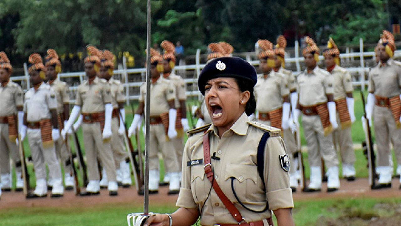 Indian Police, female officer, khaki uniform, HD Desktop Wallpaper