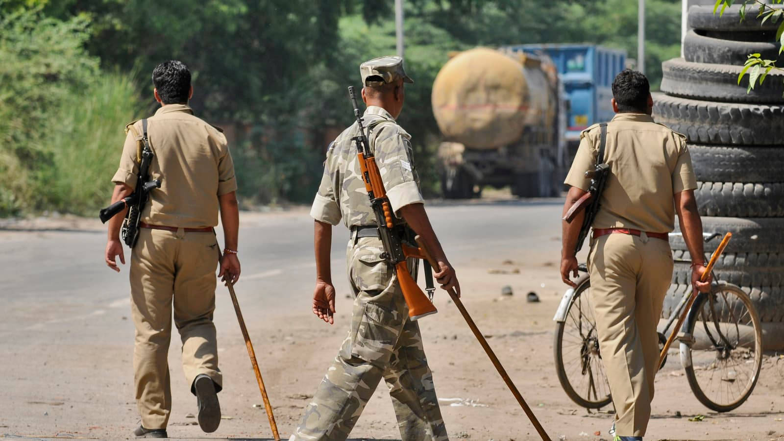 Indian Soldiers, batons, khaki uniforms, HD Desktop Wallpaper