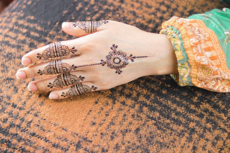 intricate mehndi design, Indian Wedding, dark brown henna patterns, SD Desktop Wallpaper