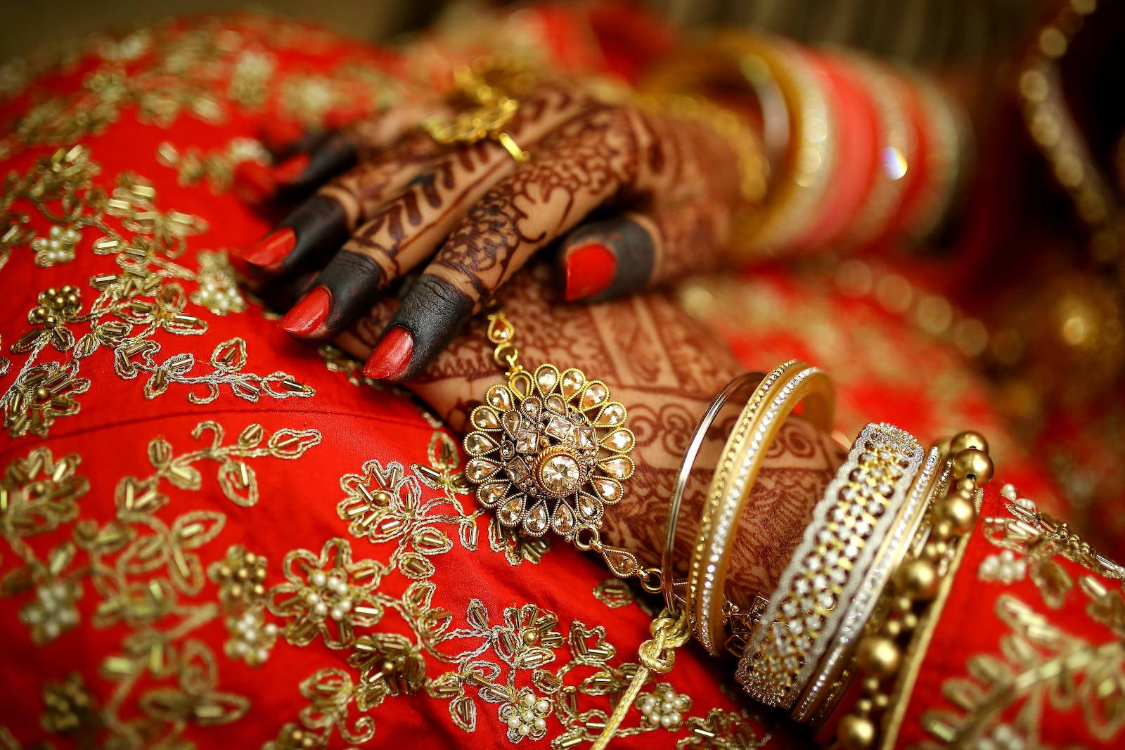 black floral hand mehndi, Indian Wedding, rich red embroidered sari, HD Desktop Wallpaper
