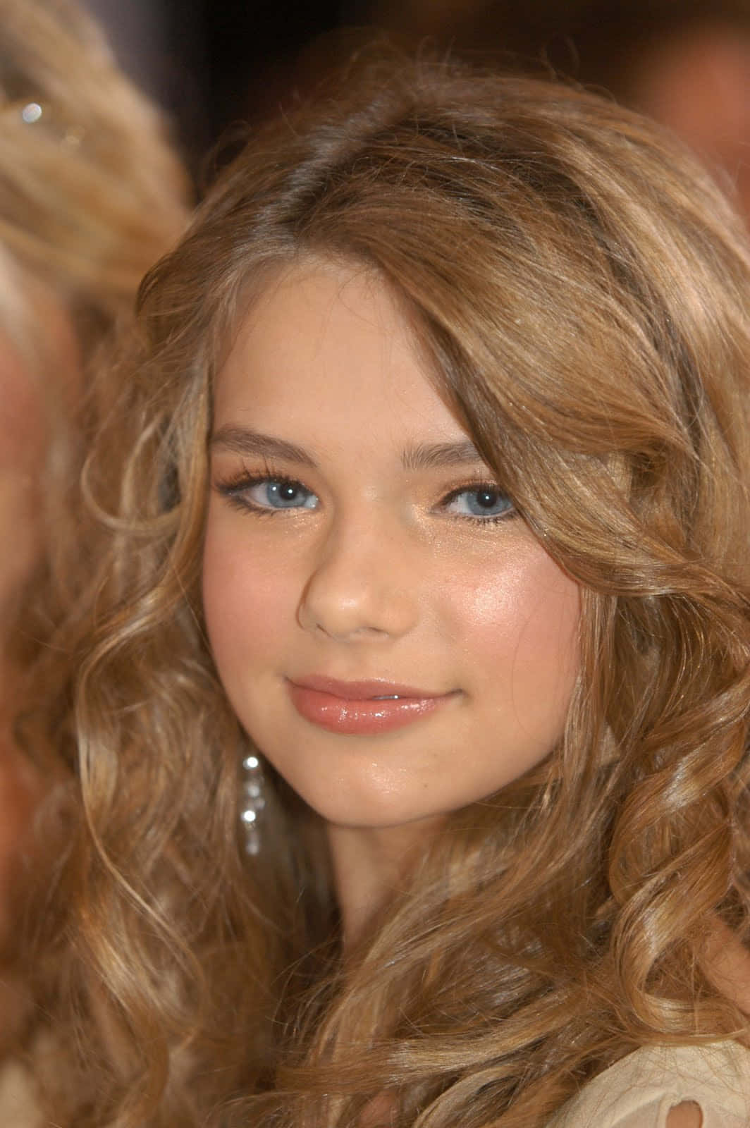 Indiana Evans, wavy blonde hair, blue eyes, HD Phone Wallpaper