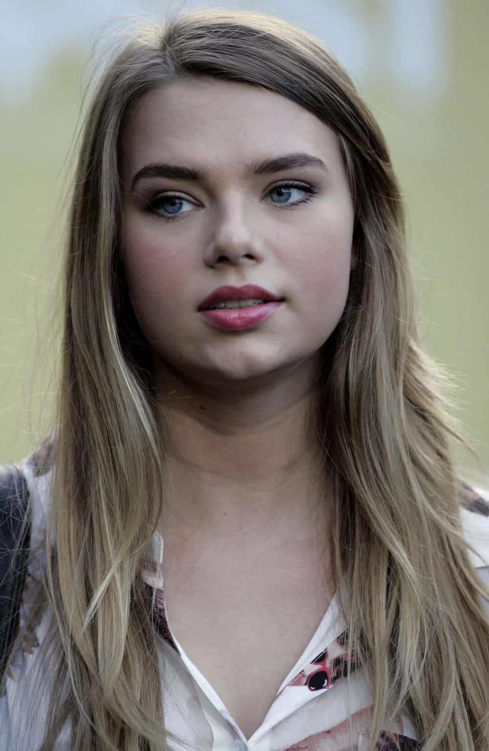 Indiana Evans, long blonde hair, blue eyes, HD Phone Wallpaper