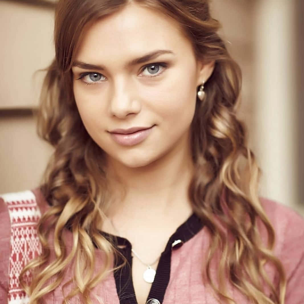 Indiana Evans, pink patterned sweater, wavy brown hair, SD Desktop Wallpaper