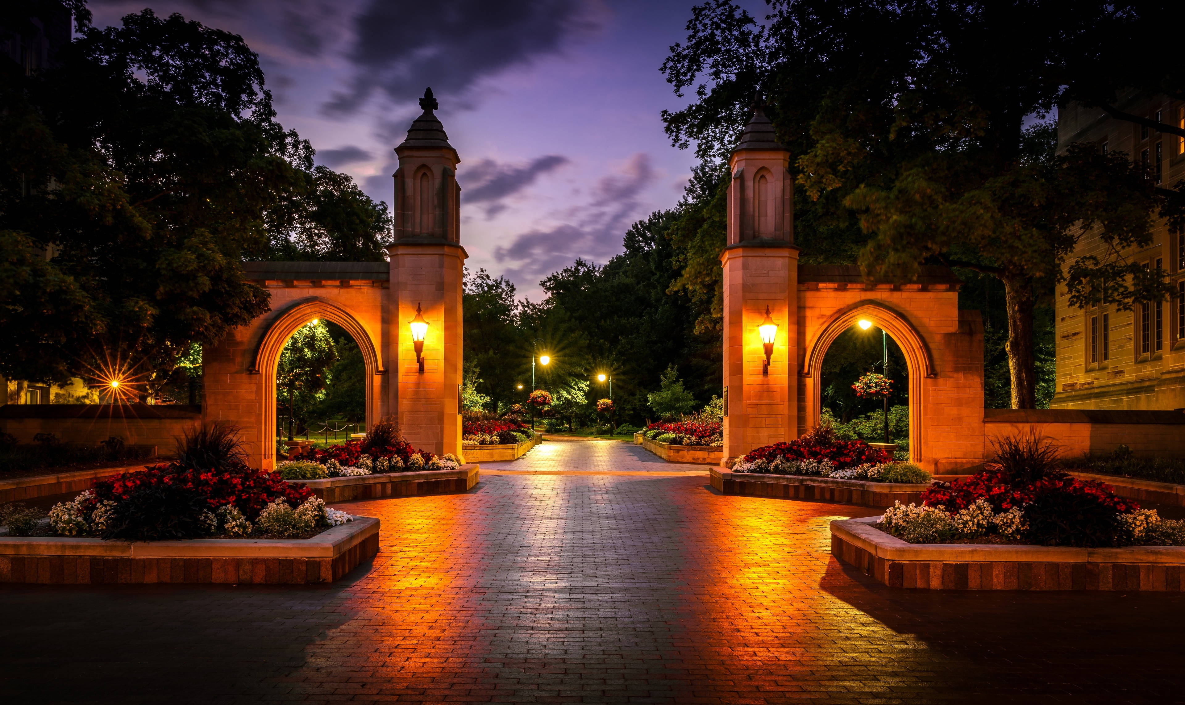 Indiana University Bloomington, nighttime gate, stone archway, 4K Desktop Wallpaper