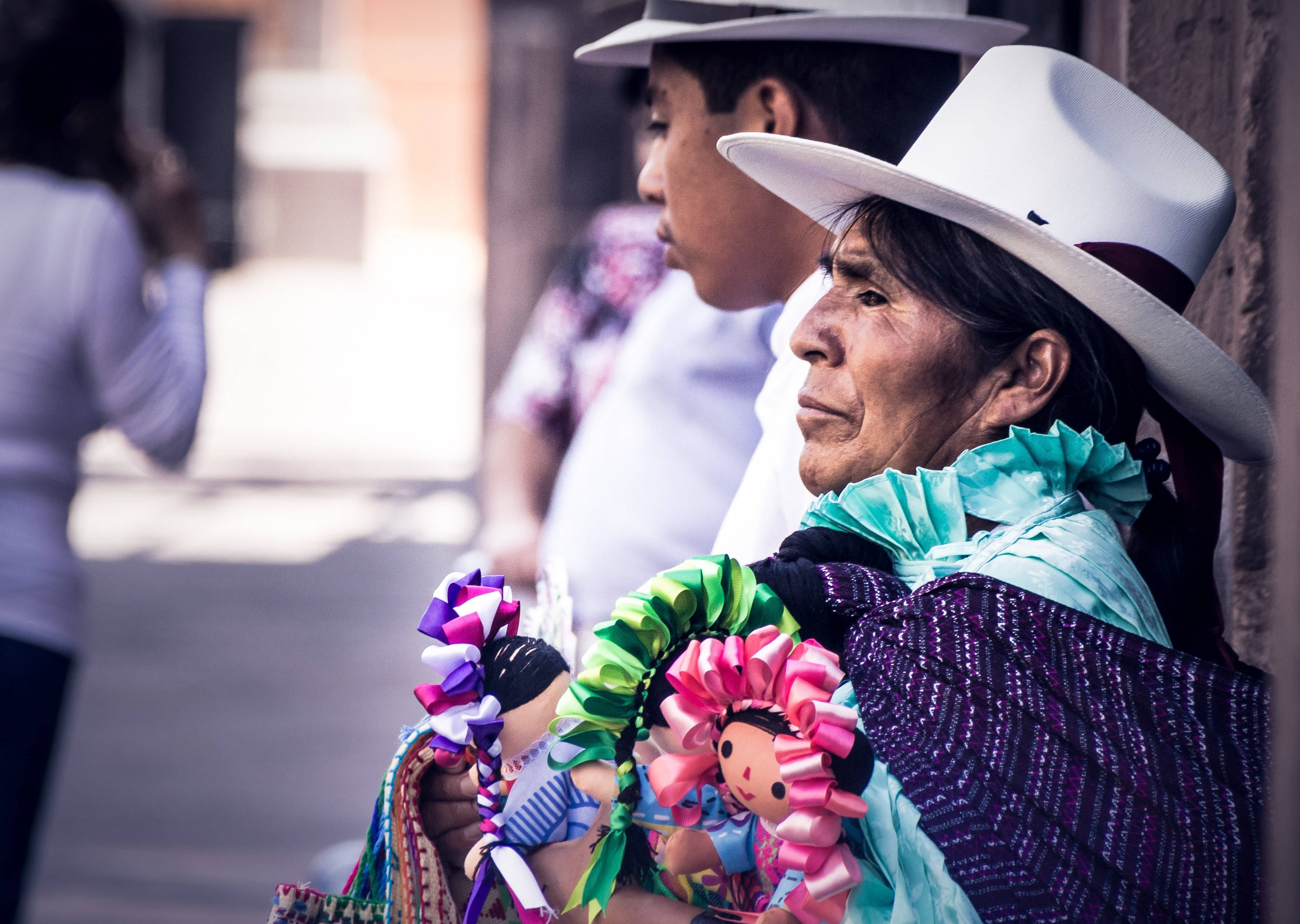 indigenous woman, traditional costume, white hat, 2K Desktop Wallpaper