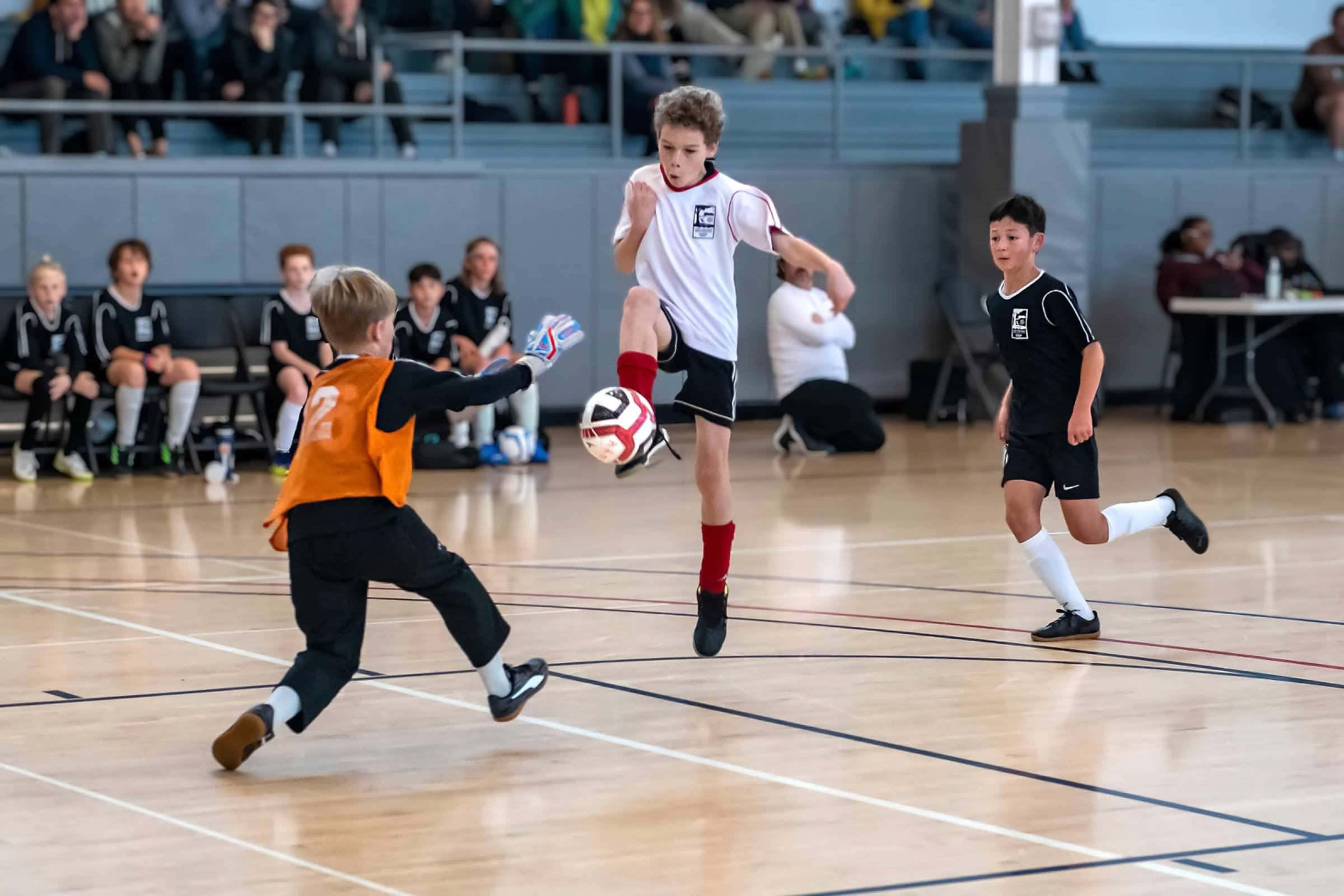 Fast Break in Indoor Soccer, indoor soccer, young soccer players, Full HD Desktop Wallpaper