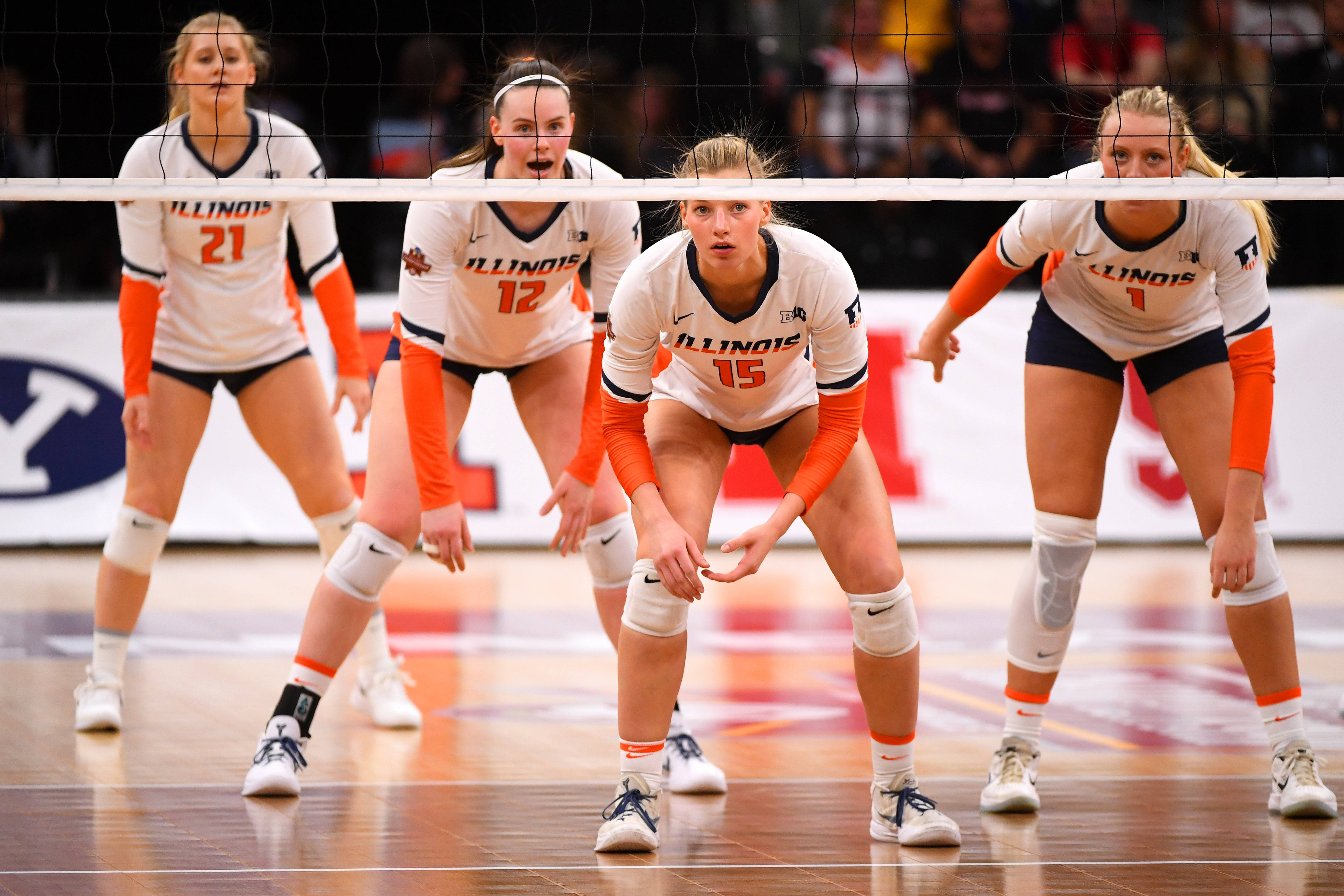 Illinois uniforms, polished wooden court, bright arena lights, 4K Desktop Wallpaper