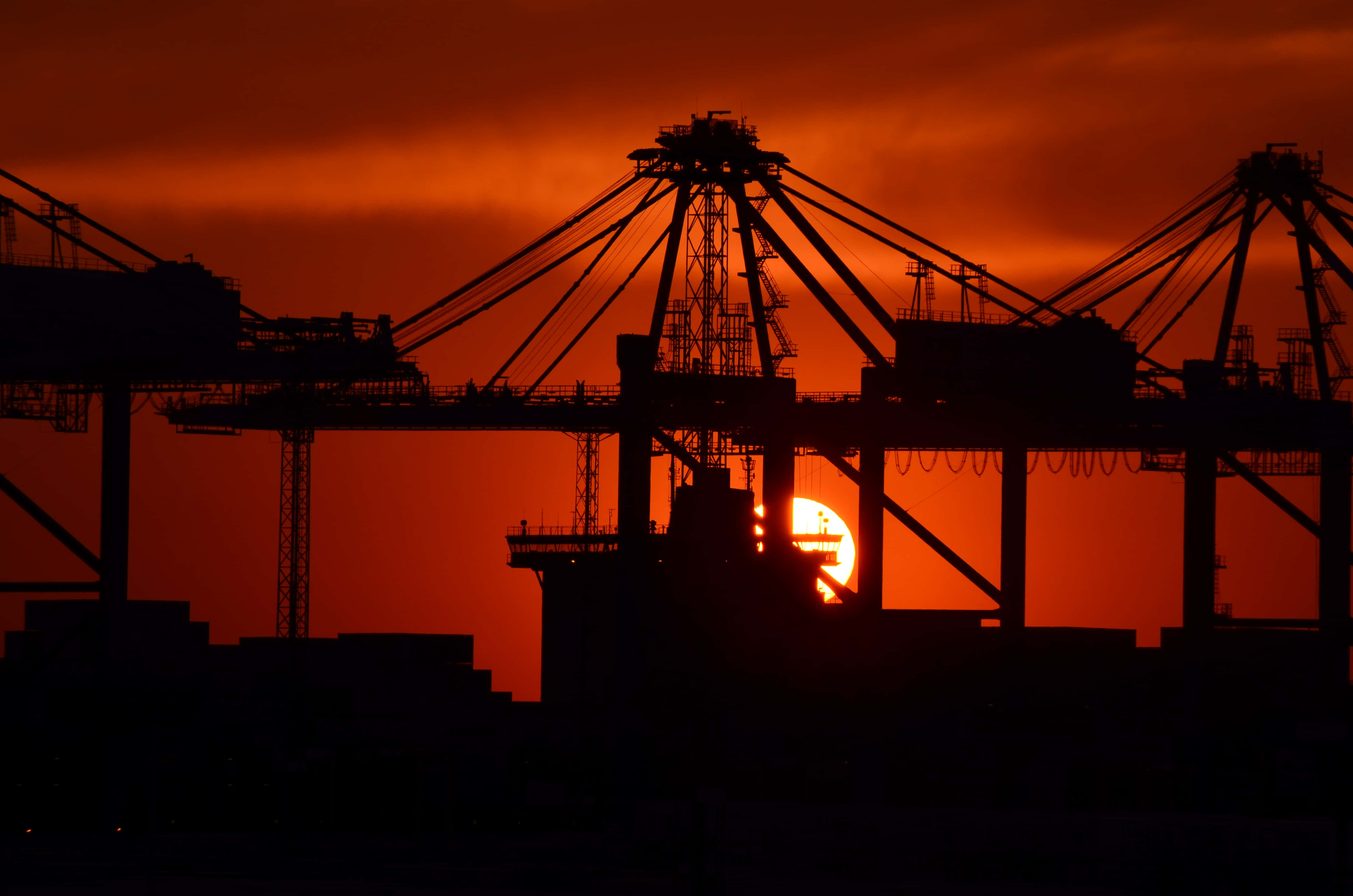 infrastructure, industrial cranes, fiery orange sunset, 4K Desktop Wallpaper