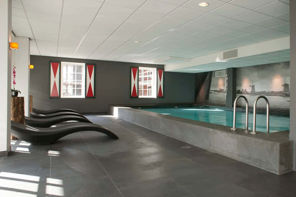 Inntel Hotel Zaandam, indoor pool, sleek black lounge chairs, SD Desktop Wallpaper