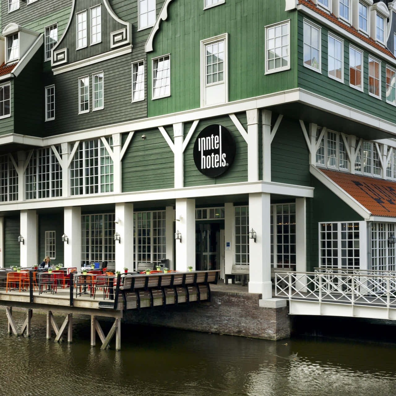 Inntel Hotel Zaandam, green timber-framed, white beams, HD Desktop Wallpaper