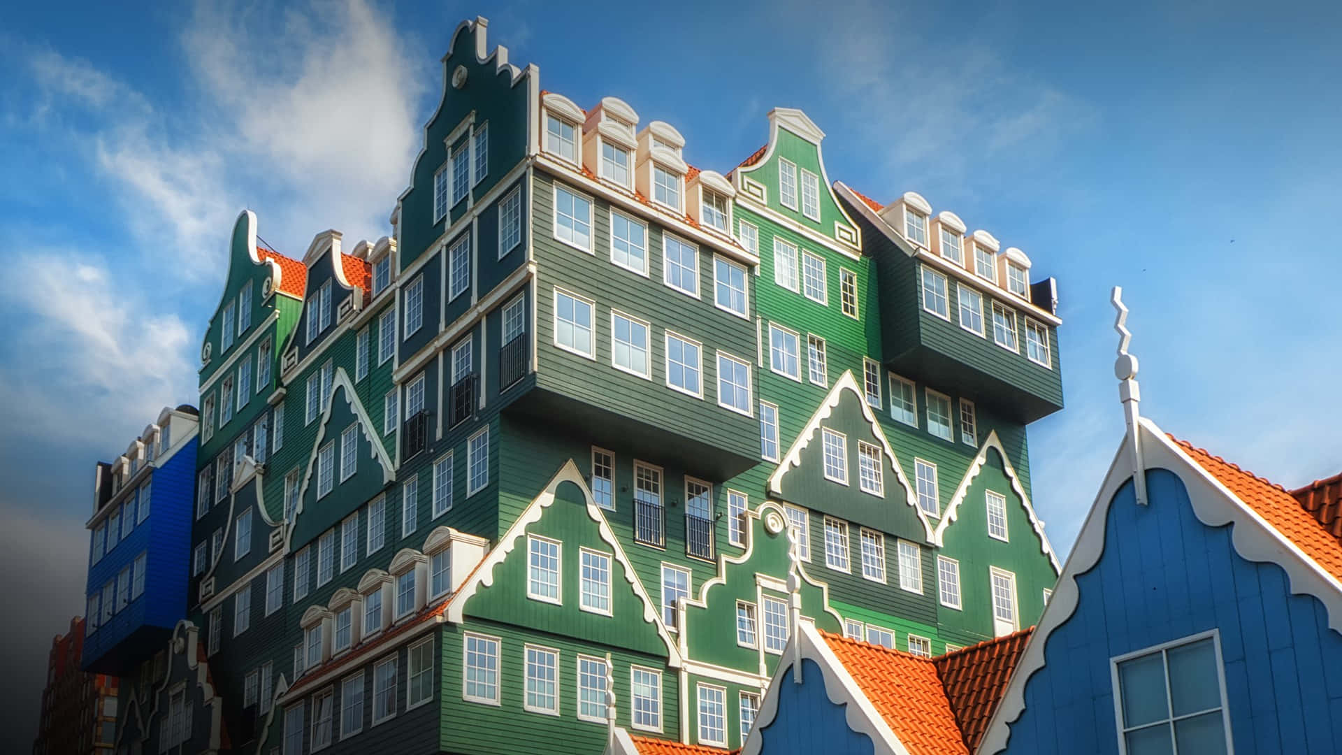 Inntel Hotel Zaandam, Dutch-style building, ornate gables, Full HD Desktop Wallpaper