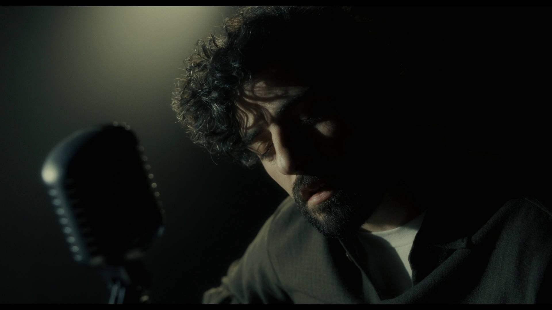 Inside Llewyn Davis, curly hair, vintage microphone, Full HD Desktop Wallpaper