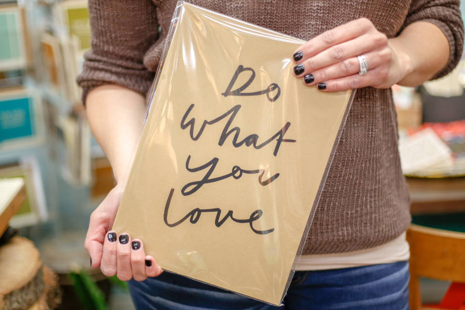 Do What You Love, clear-wrapped card, handwritten phrase, SD Desktop Wallpaper