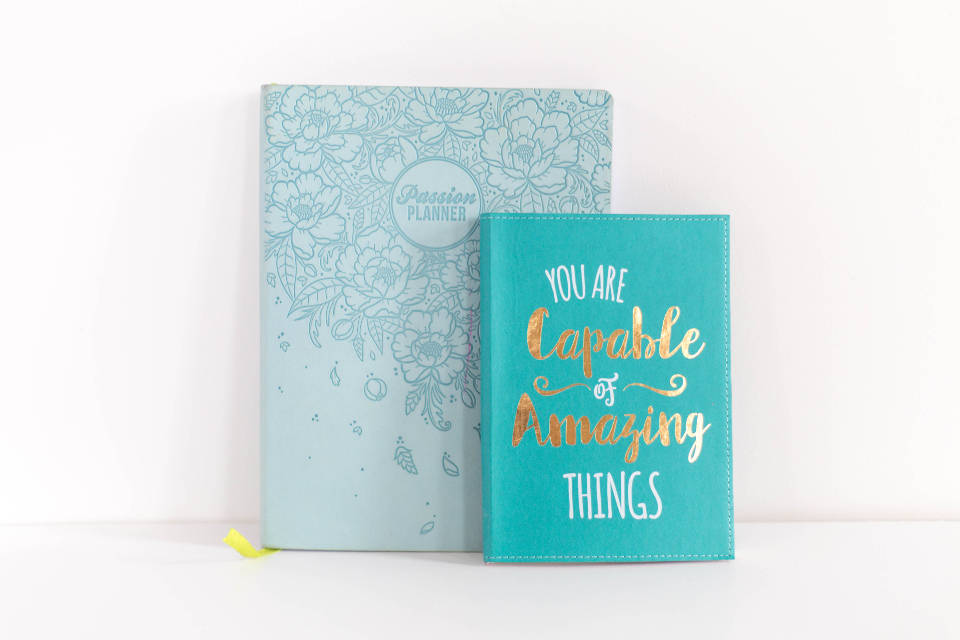 blue notebook, floral, motivational text, SD Desktop Wallpaper
