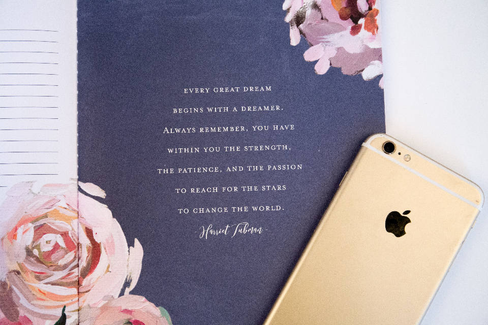 gold iPhone, floral pattern, inspirational quote, SD Desktop Wallpaper