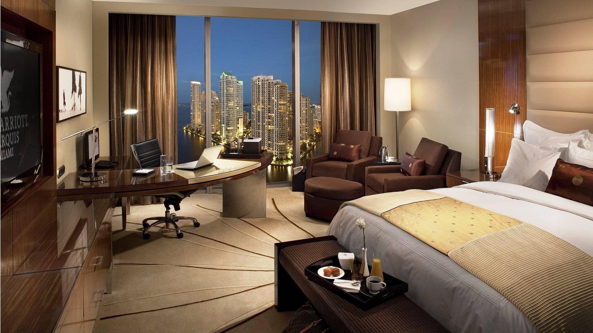 Modern House, huge bed, luxury hotel suite, Full HD Desktop Wallpaper