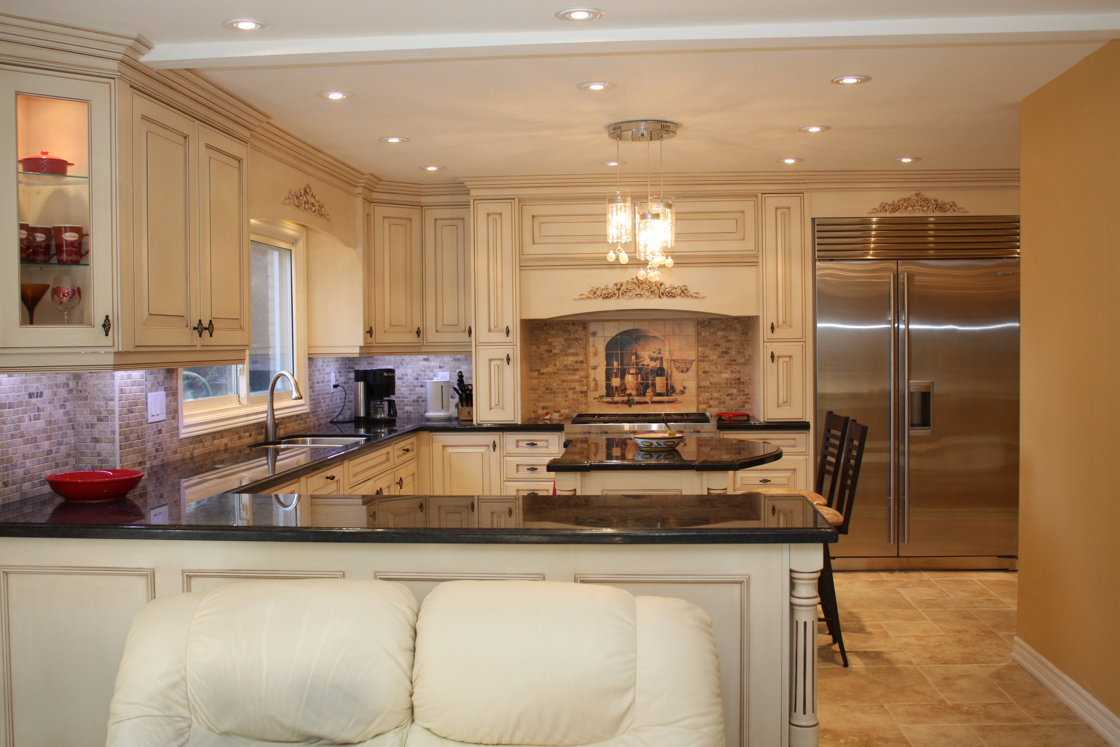 white cabinets, kitchen, cream cabinets, 4K Desktop Wallpaper