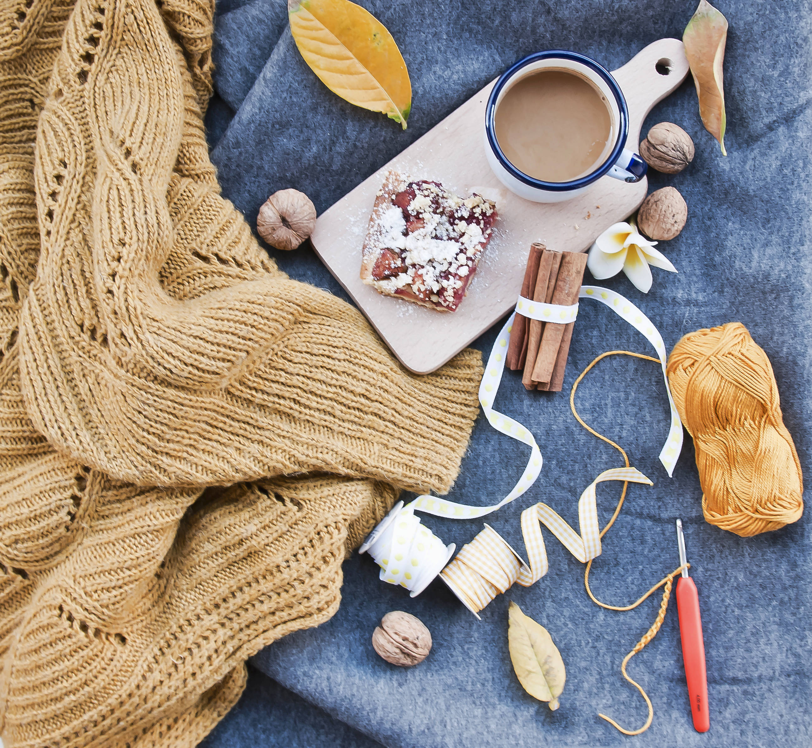coffee picnic on autumn, autumn, knitted sweater, 2K Desktop Wallpaper