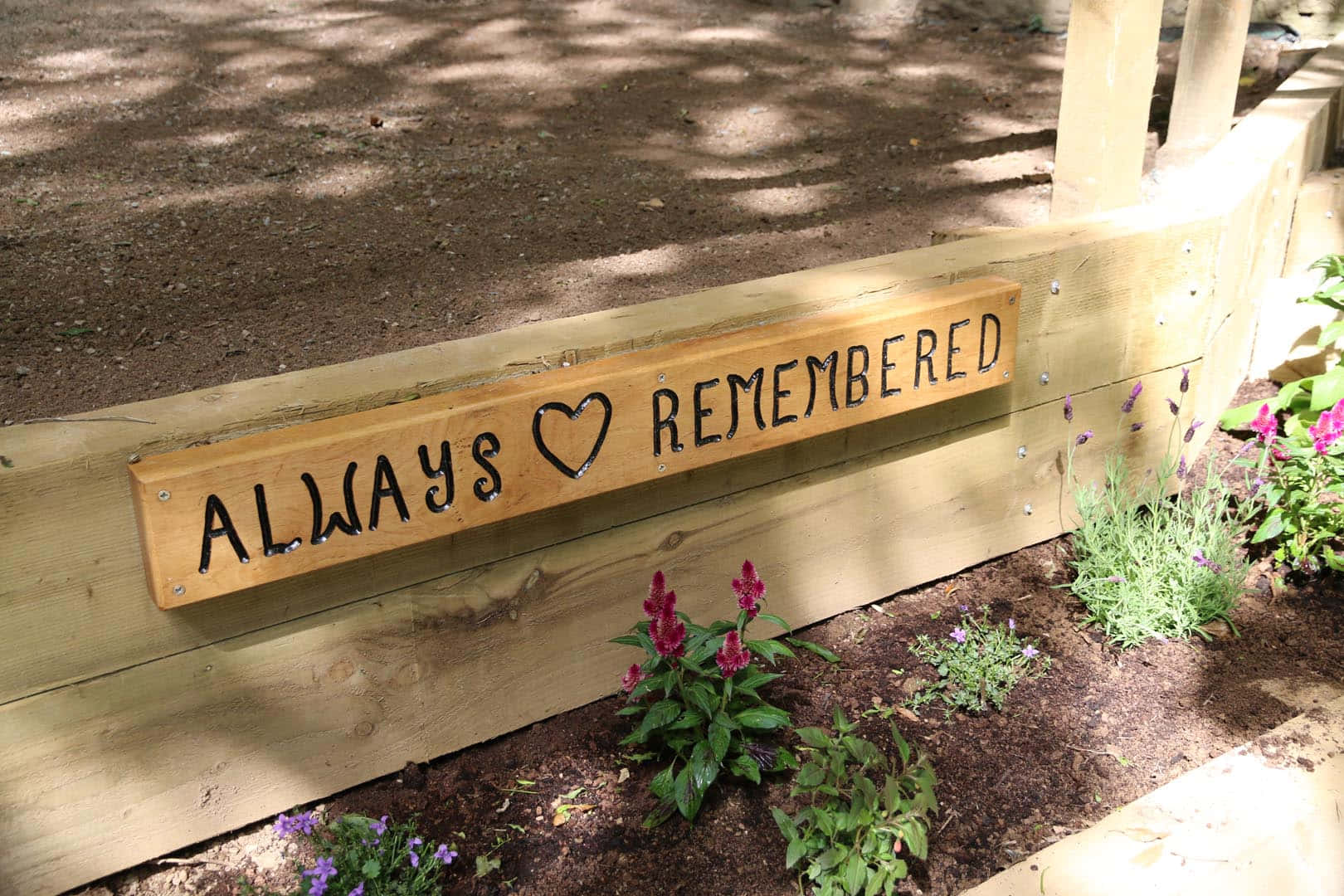 ALWAYS ❤️ REMEMBERED, wooden sign, garden border, HD Desktop Wallpaper