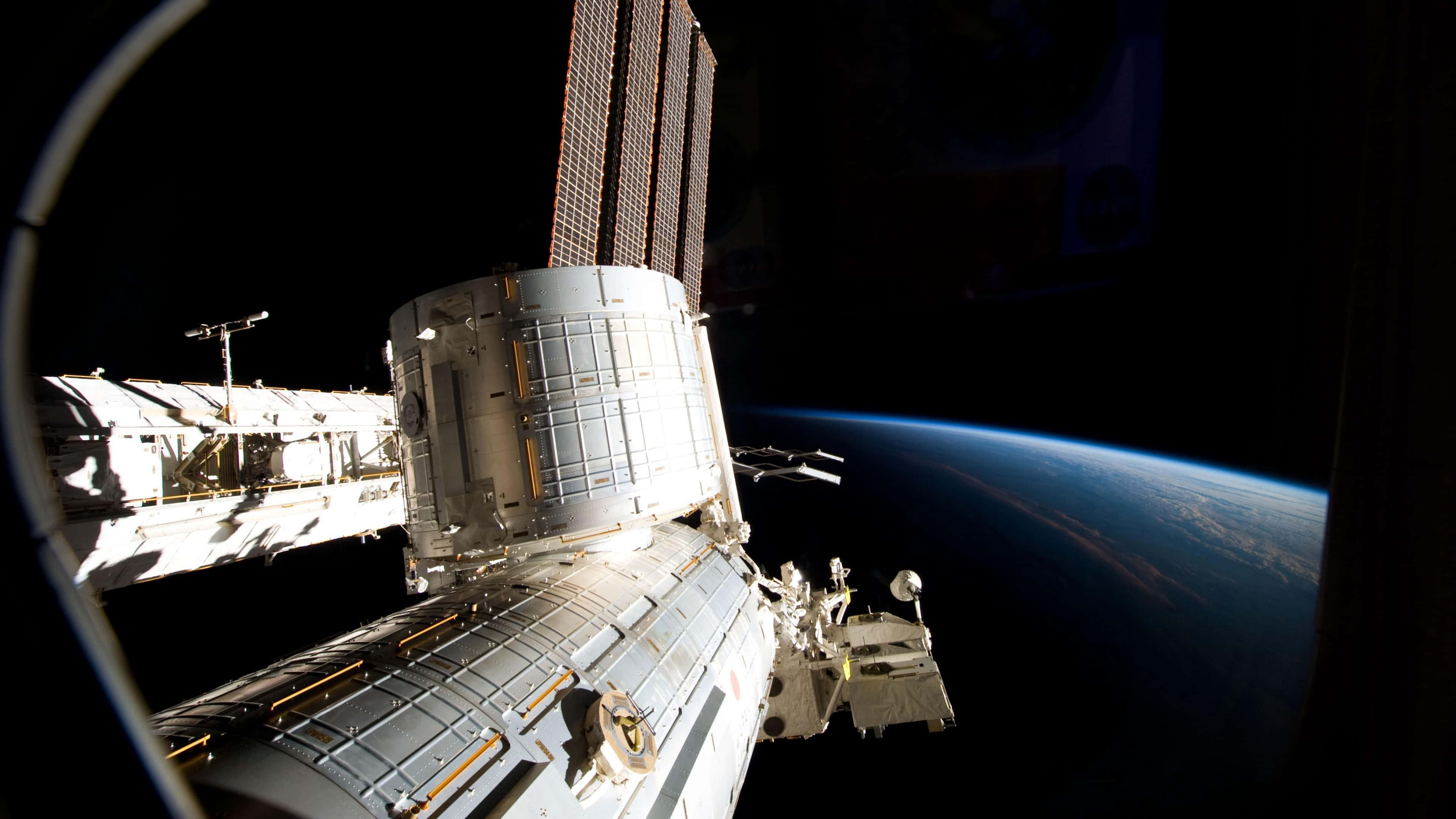 International Space Station, Earth, curved horizon, 4K Desktop Wallpaper