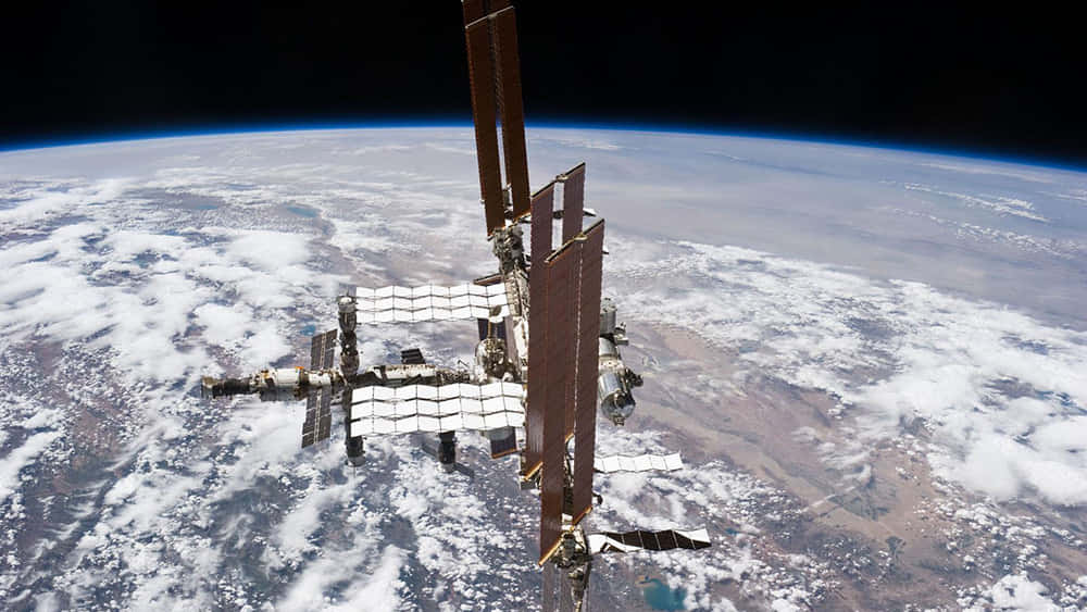 International Space Station, Earth, curved horizon, SD Desktop Wallpaper