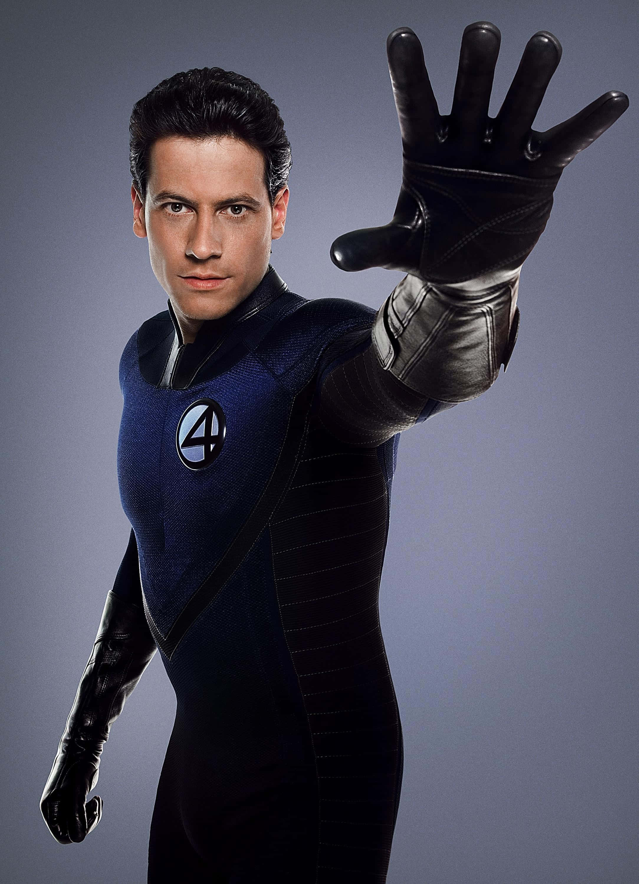 Ioan Gruffudd, blue and black suit, number four emblem, 2K Phone Wallpaper