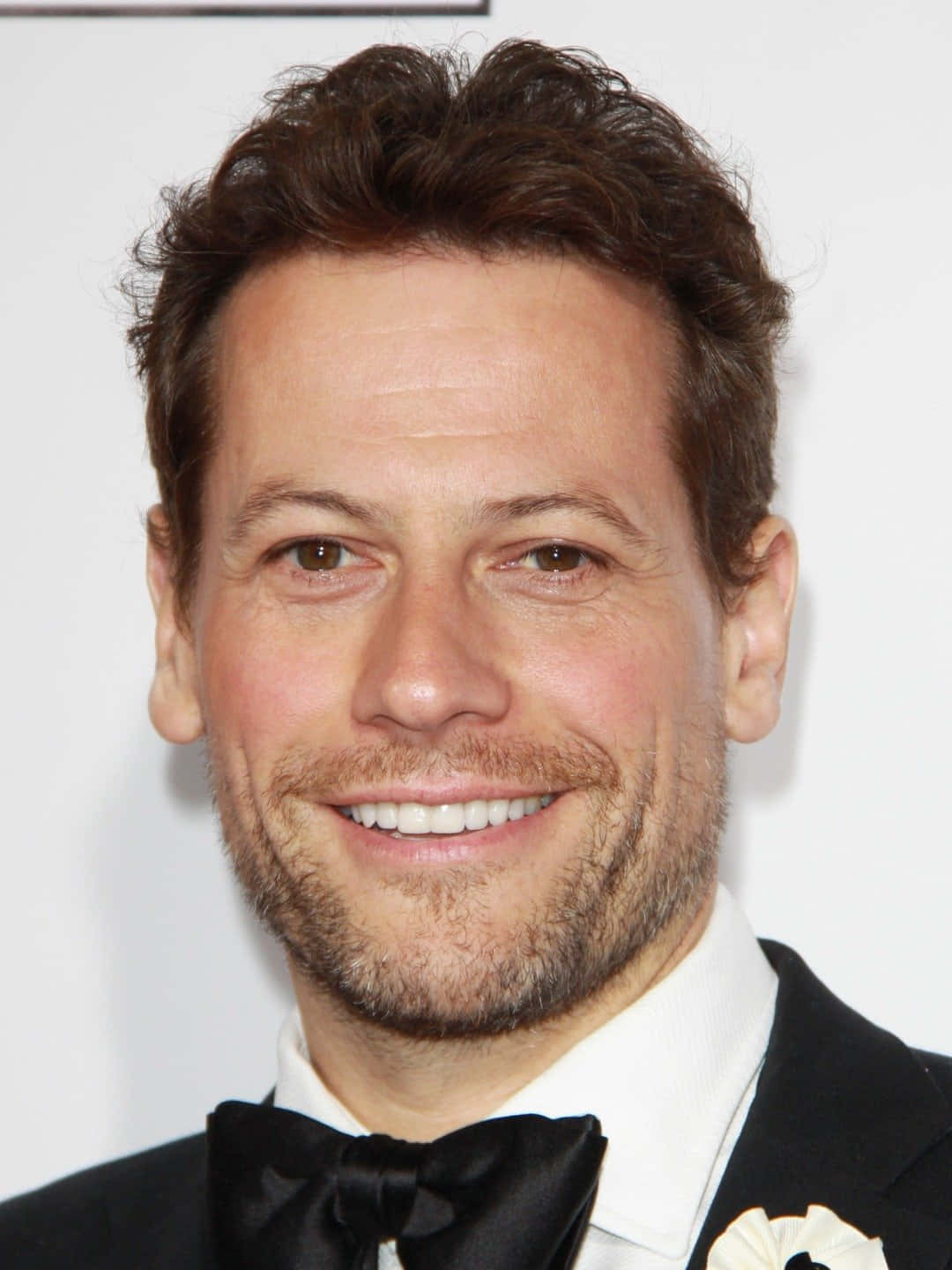 Ioan Gruffudd, black tuxedo, bow tie, HD Phone Wallpaper