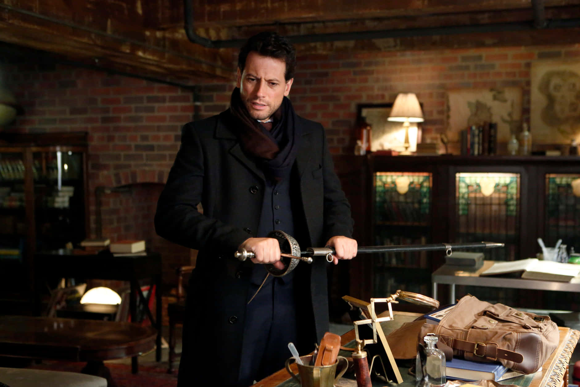 Ioan Gruffudd, dark coat, sword, HD Desktop Wallpaper