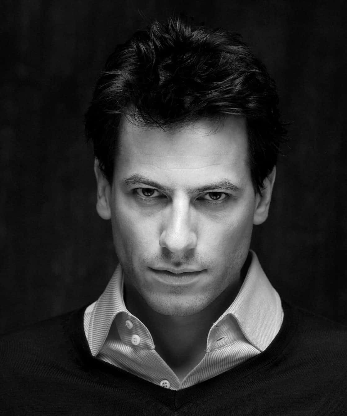 Ioan Gruffudd, black and white portrait, intense eyes, HD Phone Wallpaper