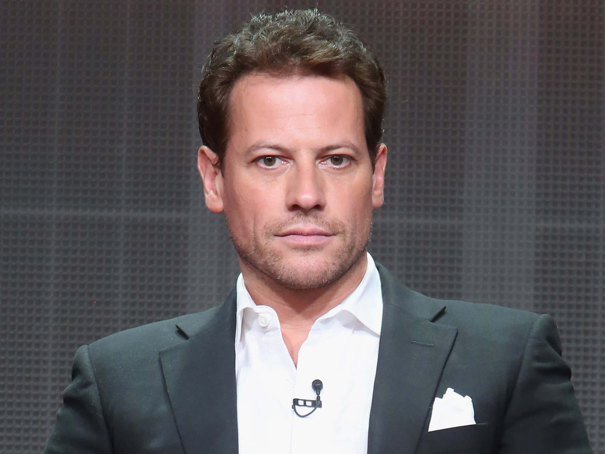Ioan Gruffudd, dark suit, white shirt, Full HD Desktop Wallpaper