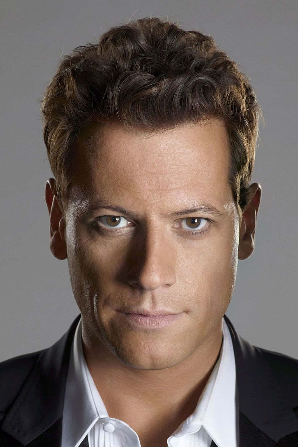 Ioan Gruffudd, black suit, white shirt, HD Phone Wallpaper