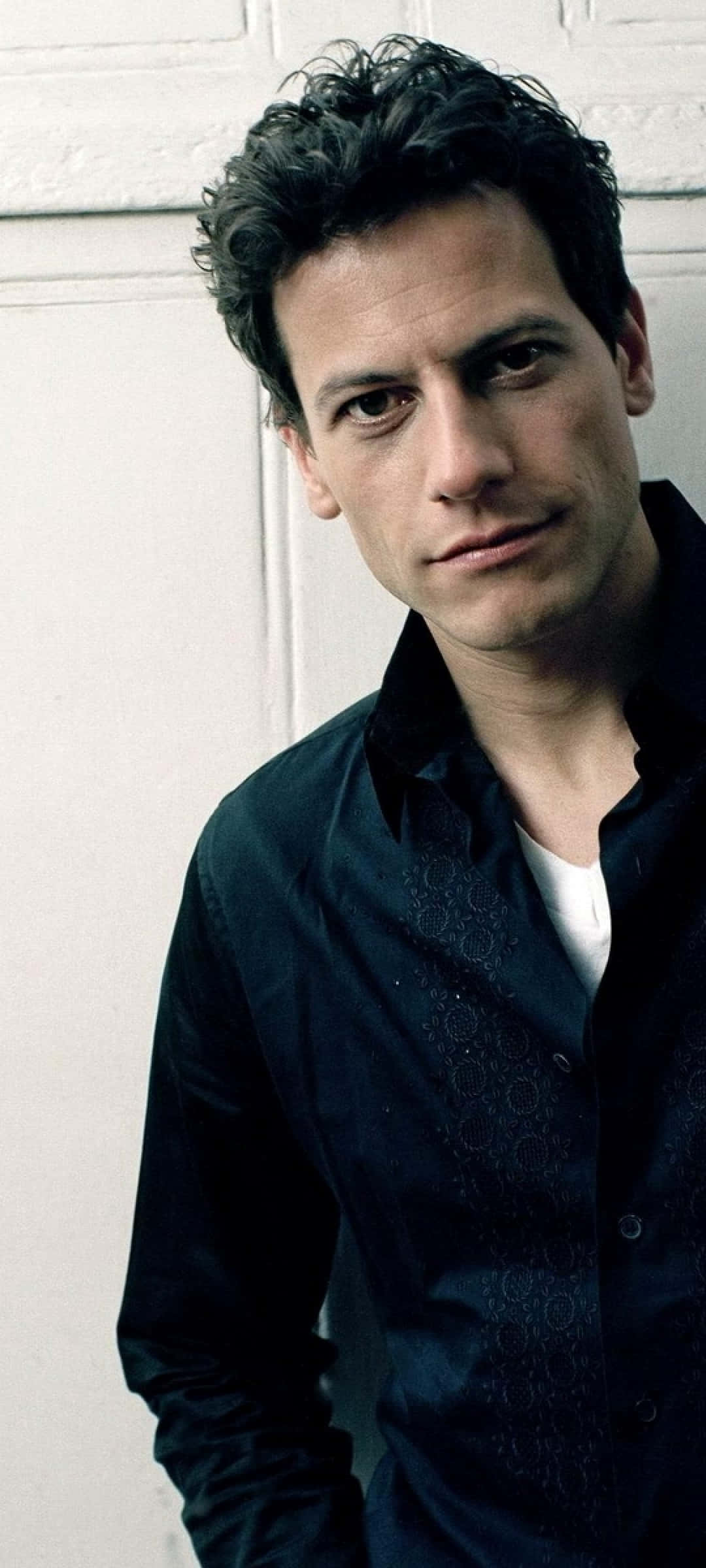 Ioan Gruffudd, dark curly hair, intense gaze, Full HD Phone Wallpaper