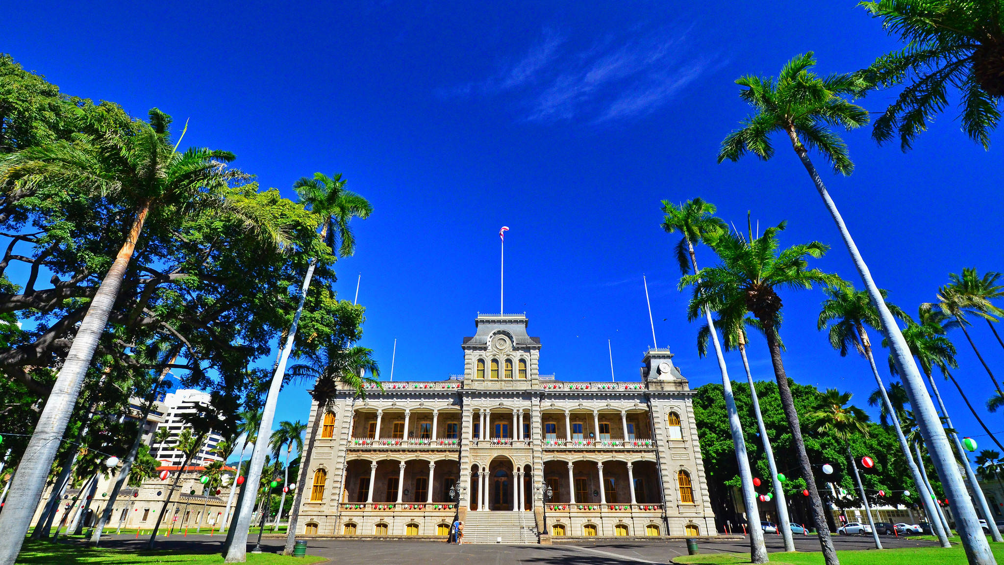 Iolani Palace, palm trees, vibrant blue sky, Full HD Desktop Wallpaper