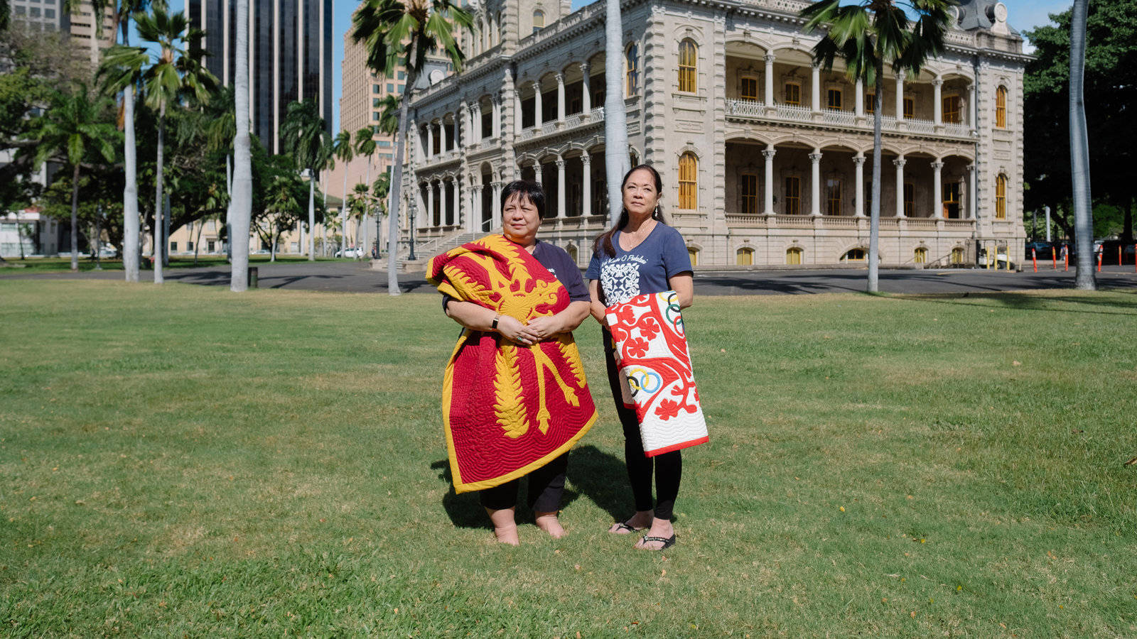 Iolani Palace, grassy lawn, colorful patterned blankets, HD Desktop Wallpaper