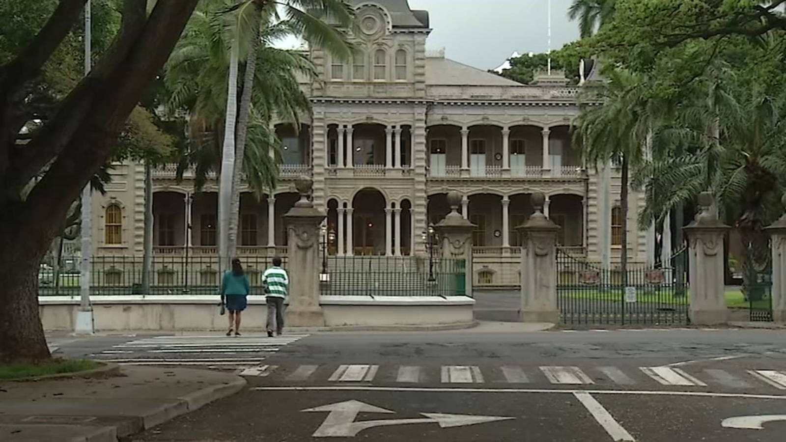 Iolani Palace, colonial-style building, palm trees, HD Desktop Wallpaper