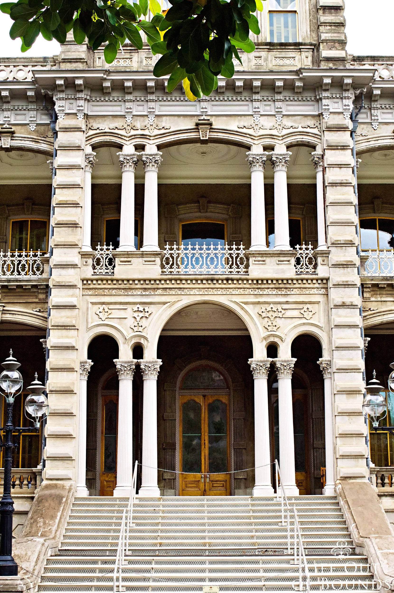 Iolani Palace, entrance phone, white columns, Full HD Phone Wallpaper