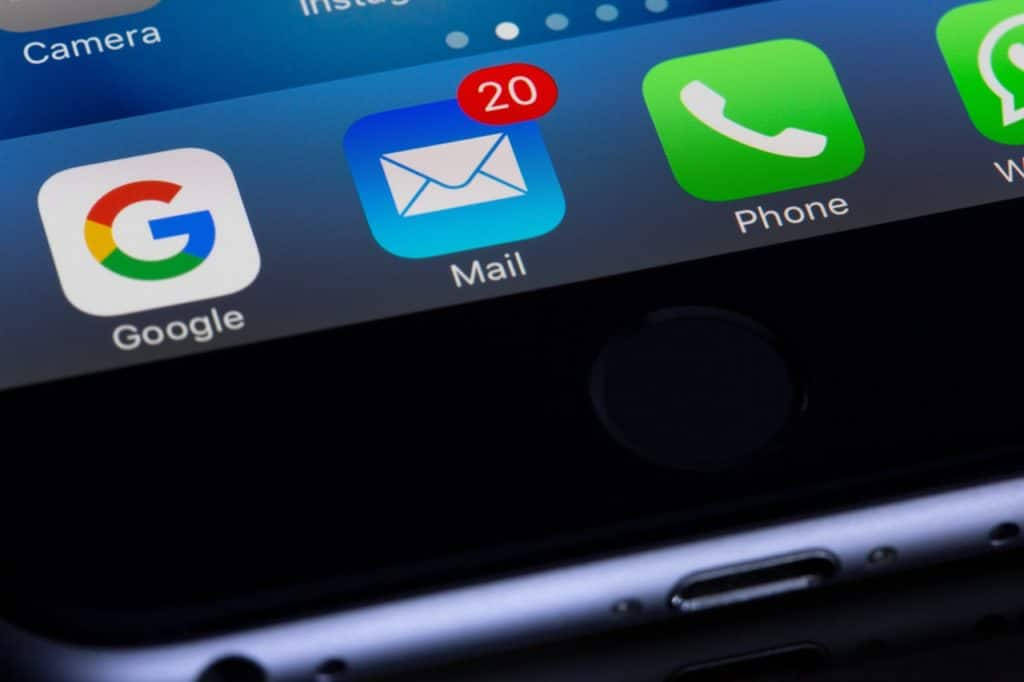 iOS 15, Google Mail app, Phone app icons, SD Desktop Wallpaper