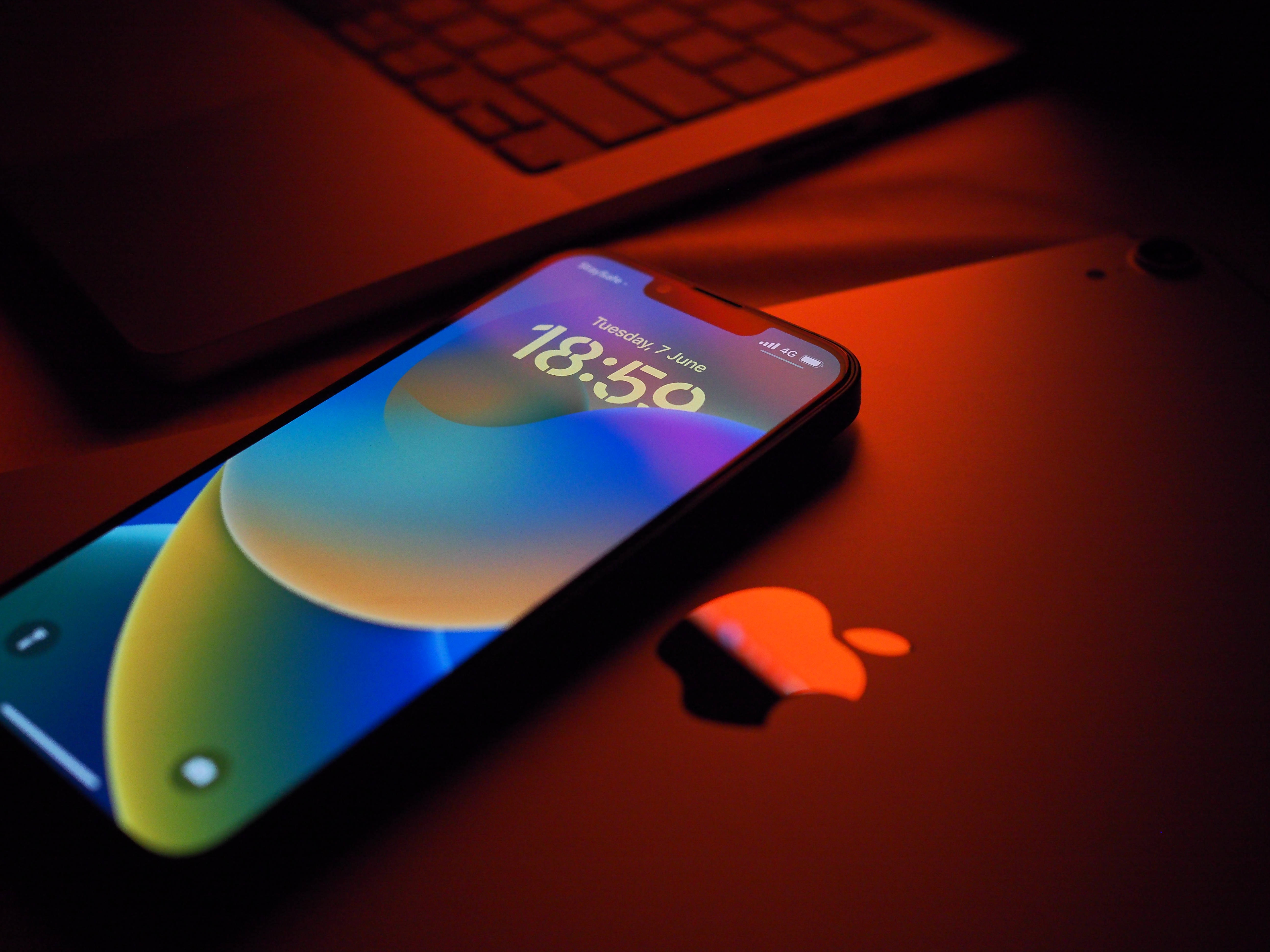 iPhone, iOS 16, vibrant gradient wallpaper, 5K Desktop Wallpaper