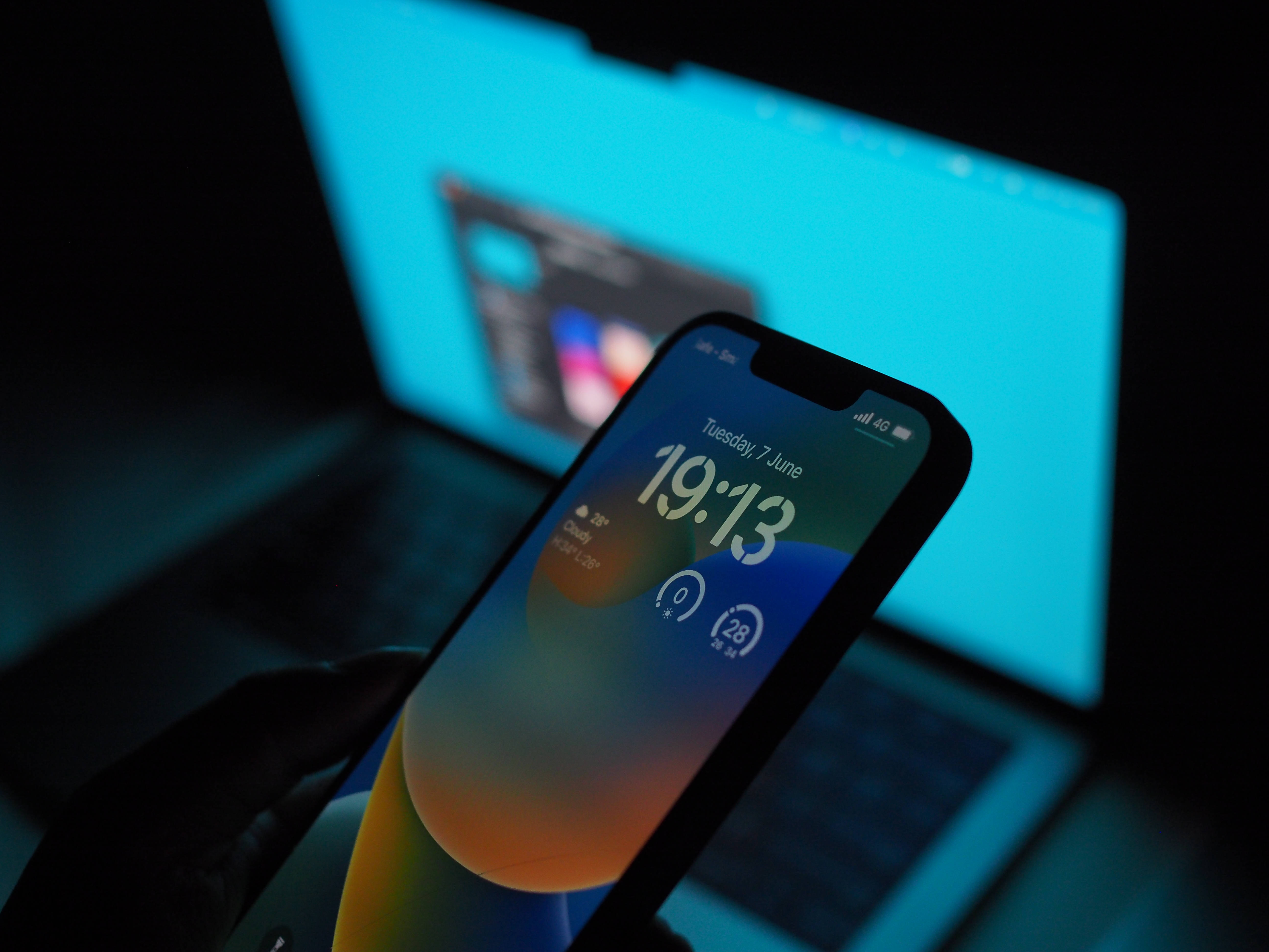 iPhone, iOS 16, colorful gradient wallpaper, 5K Desktop Wallpaper