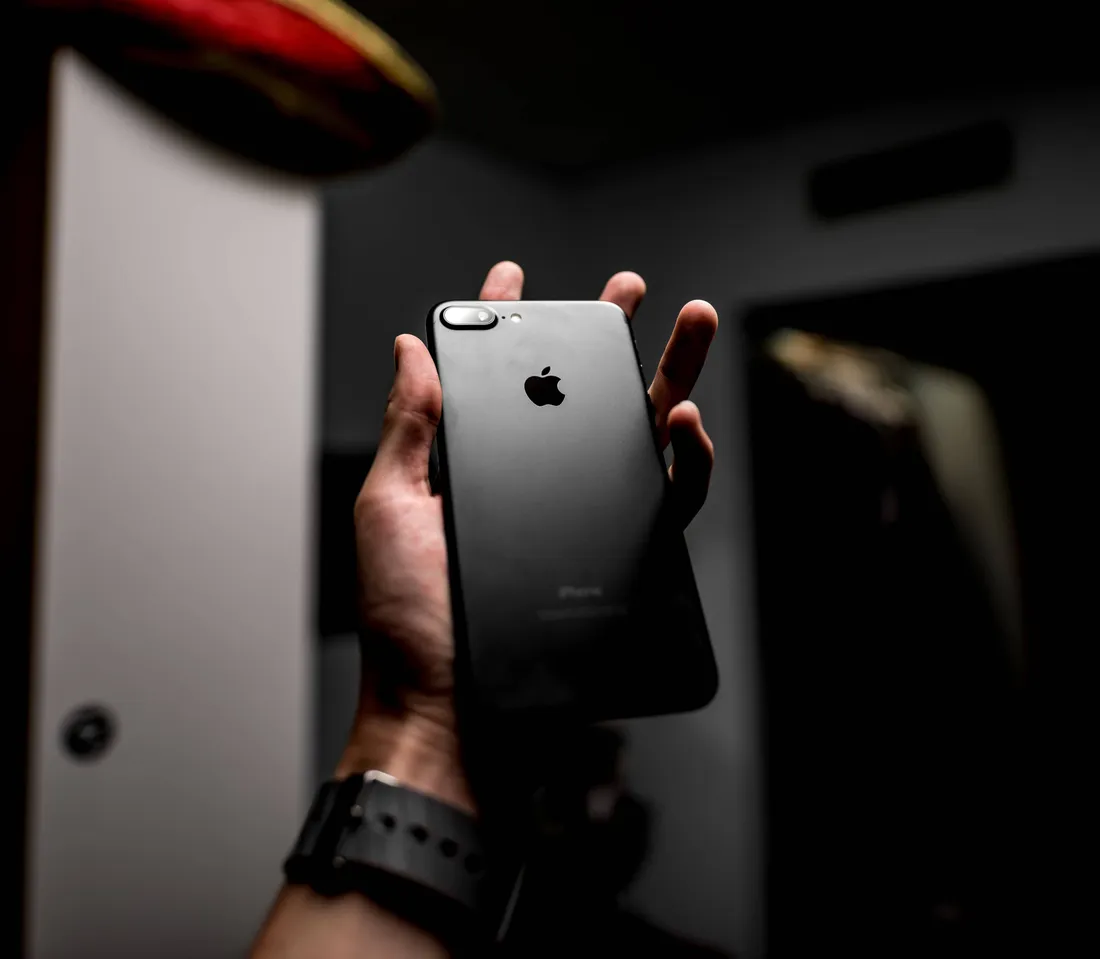 iOS 8 Wallpapers