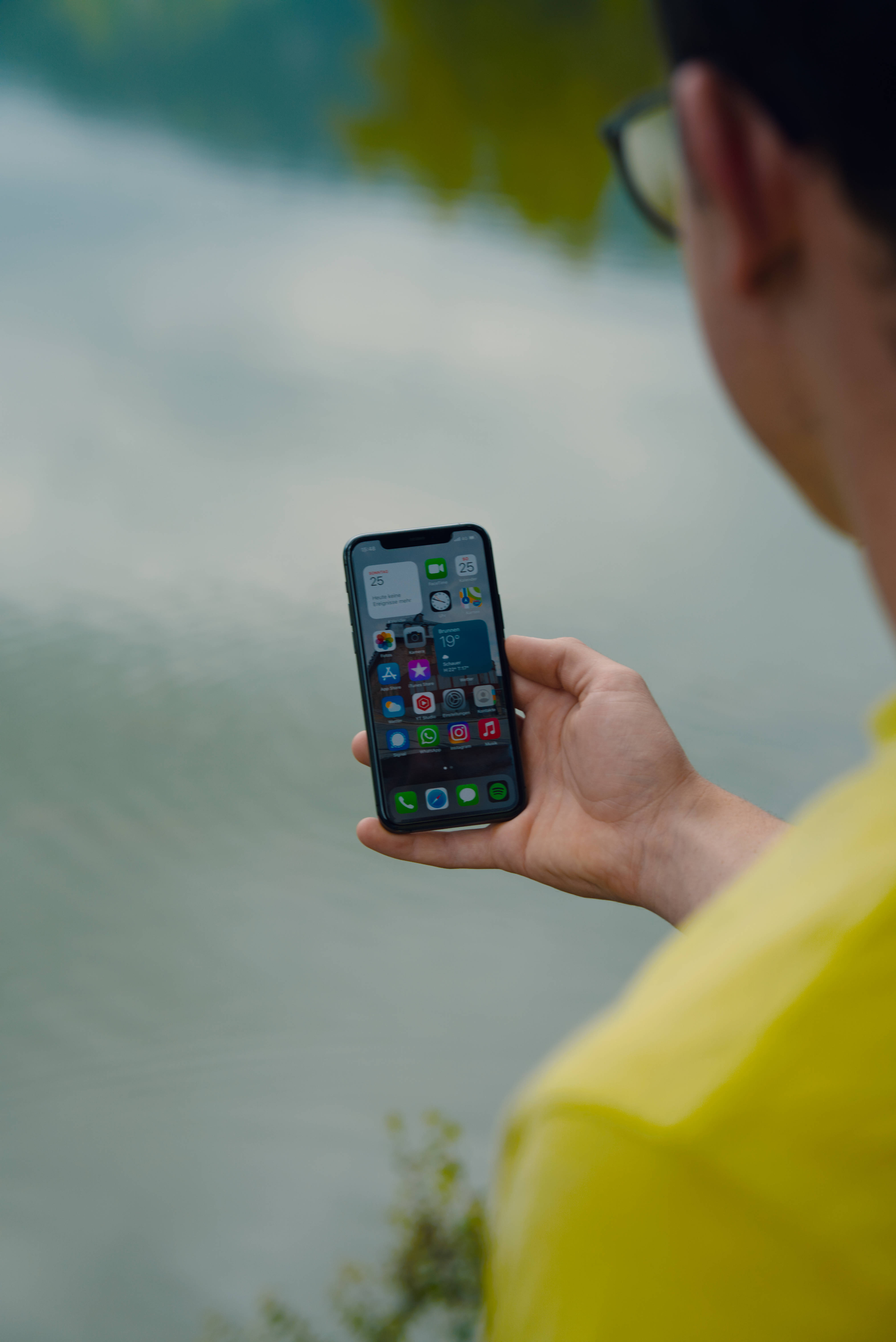 black iPhone, iOS 12, yellow shirt, 5K Phone Wallpaper