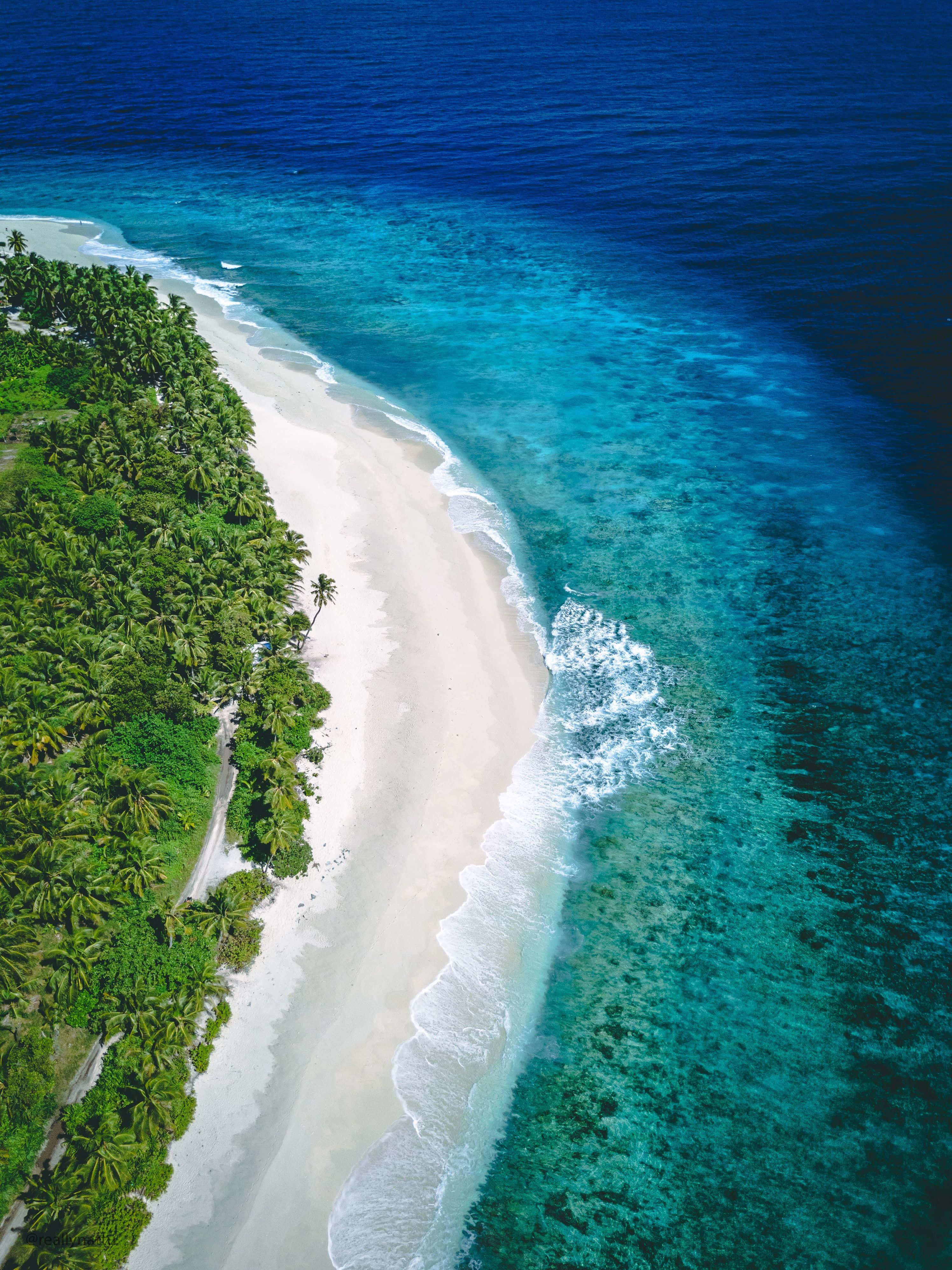iOS Beach, white sand, turquoise waters, 4K Phone Wallpaper