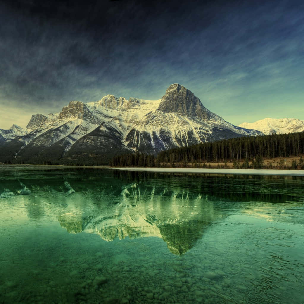 iPad 2, snowcapped mountains, frozen lake, SD Desktop Wallpaper