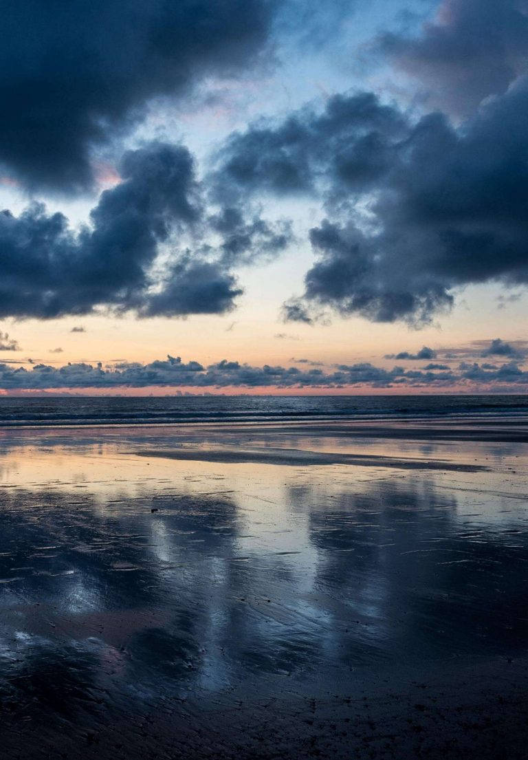 iPad 2021, gloomy clouded beach, twilight sky, SD Phone Wallpaper