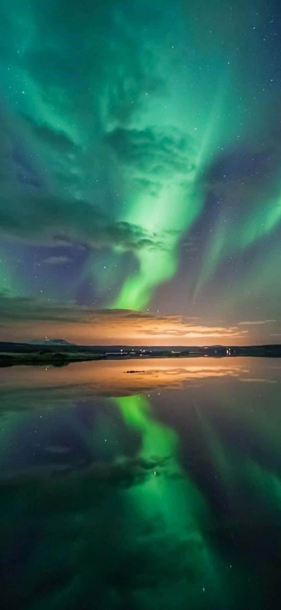 iPhone 13 Mini, Ultra HD, vibrant green aurora borealis, Full HD Phone Wallpaper