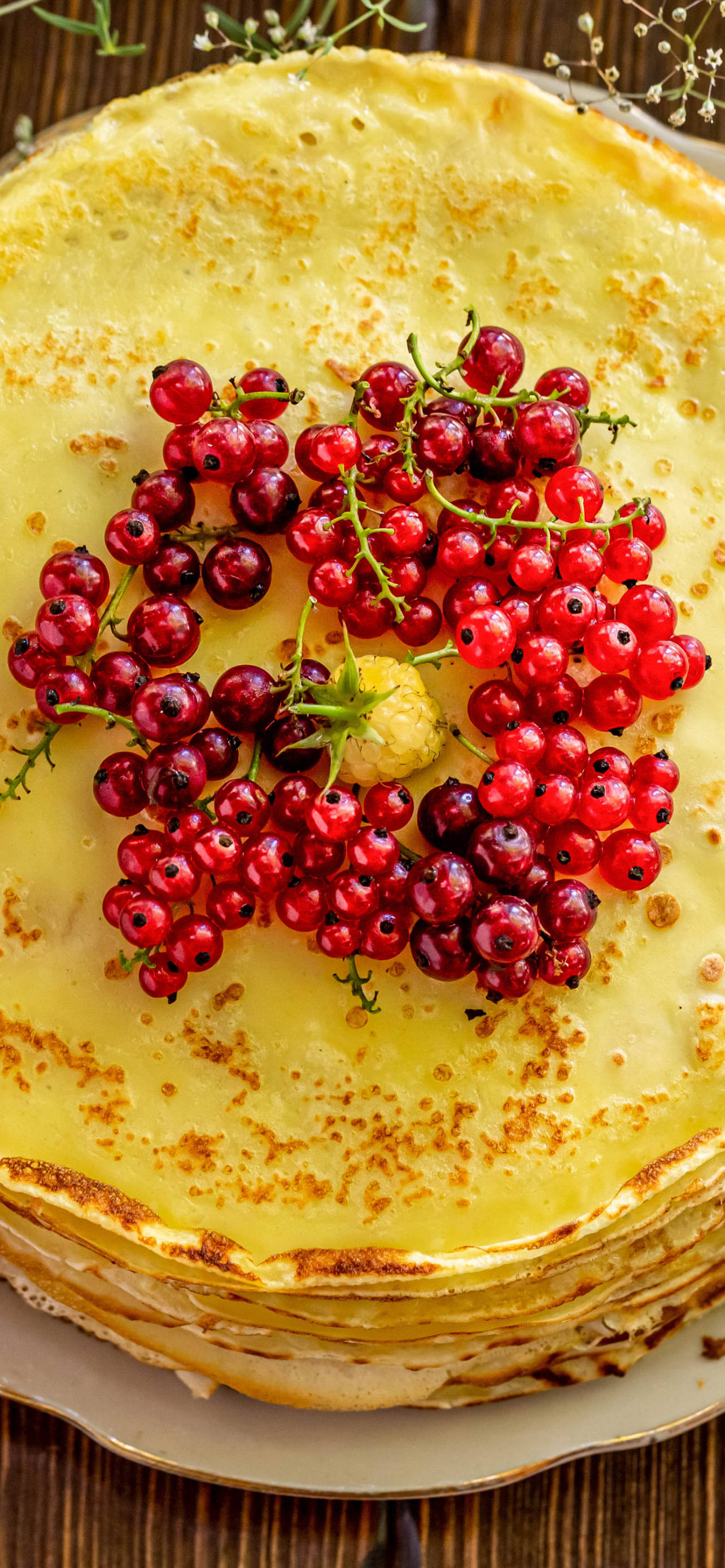 red berries crepe, iPhone 13 Pro, golden crepes, 2K Phone Wallpaper
