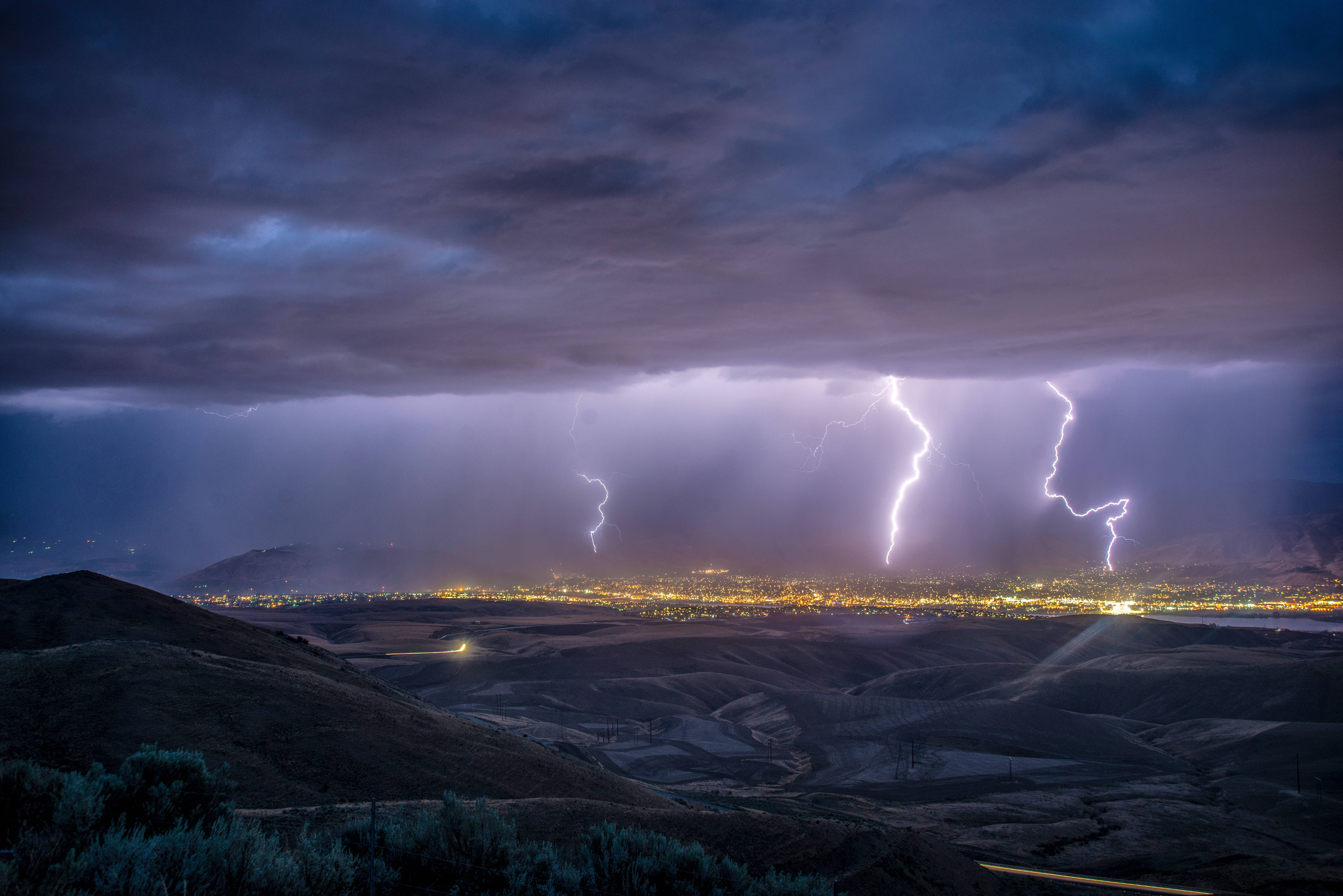 iPhone 4K, Thunderstorm, stormy sky, 5K Desktop Wallpaper