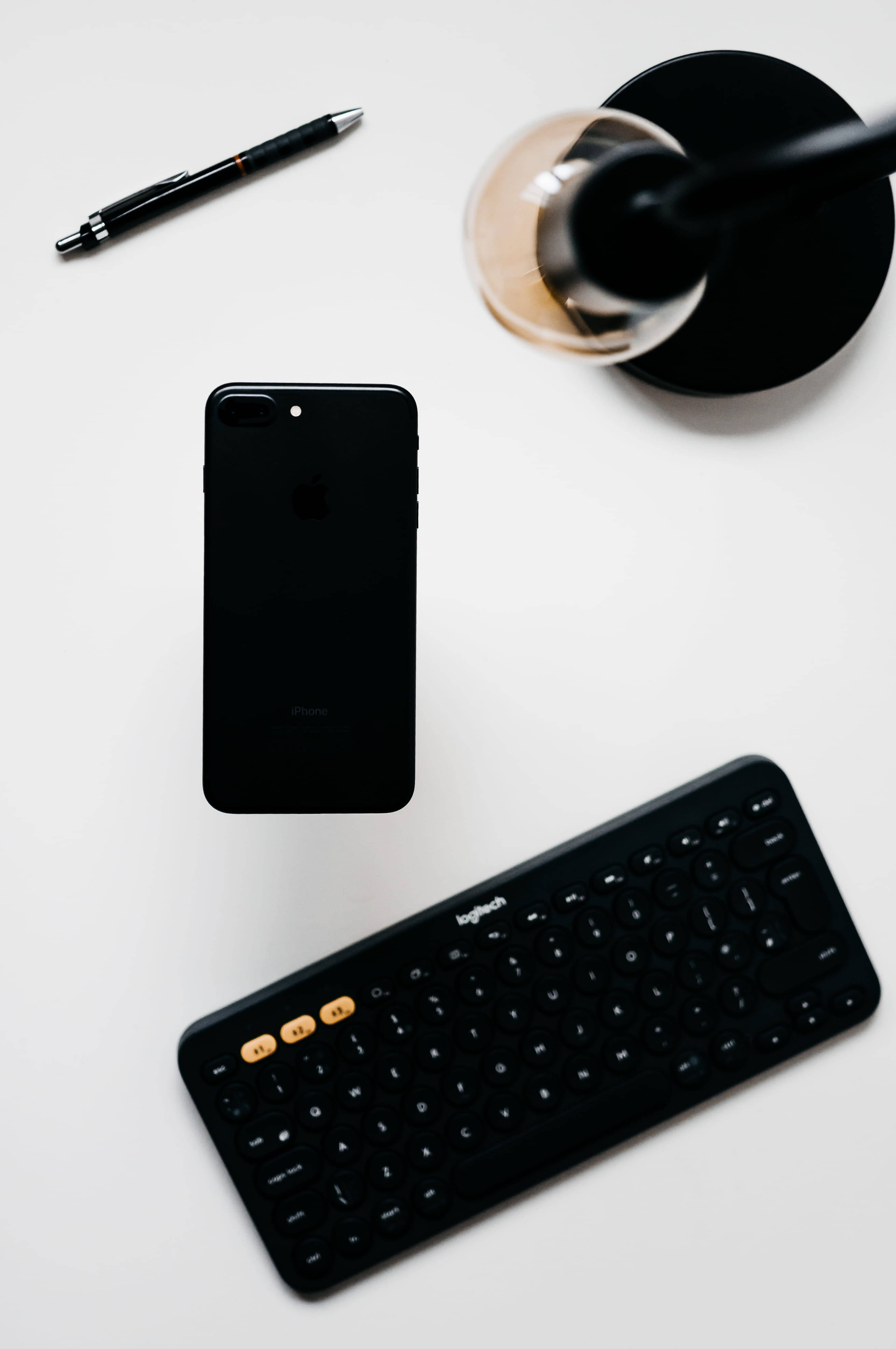 iPhone Desk, black keyboard, black phone keyboard pen, 4K Phone Wallpaper