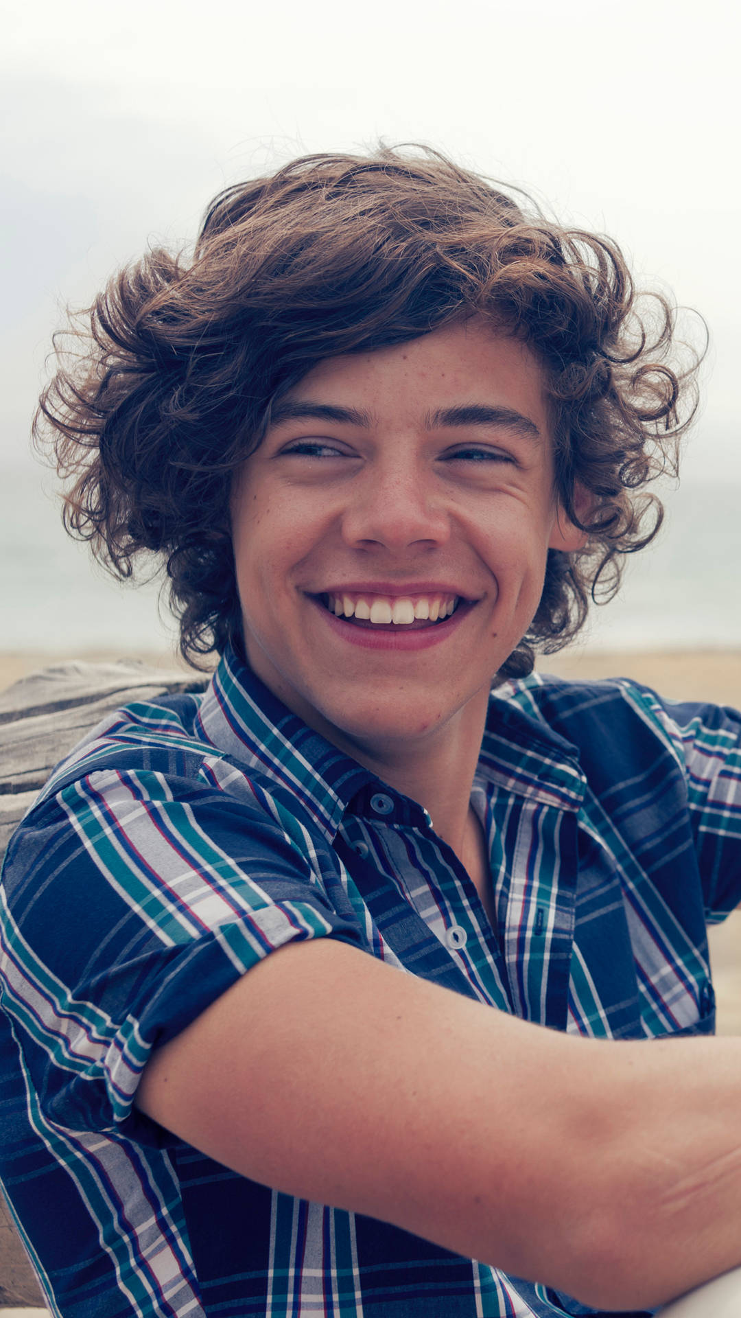 iPhone Harry Styles, blue plaid, curly brown hair, Full HD Phone Wallpaper